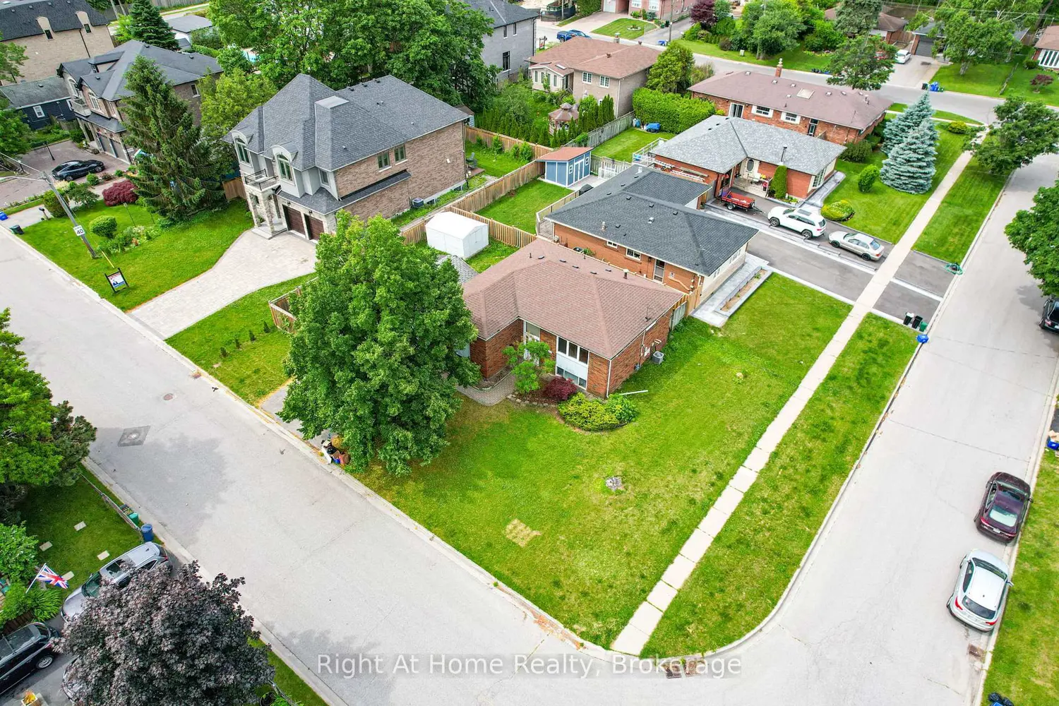 833 Vicki Drive photo 3