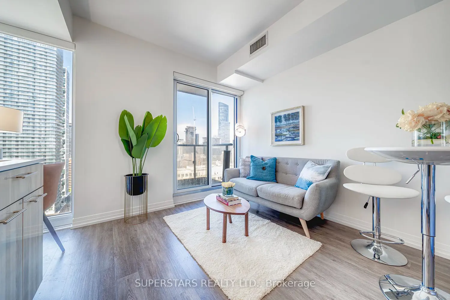 251 Jarvis Street 2507 photo 4
