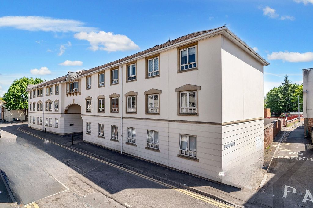 2 bed flat for saleSherborne Street, Cheltenham Town Centre GL52