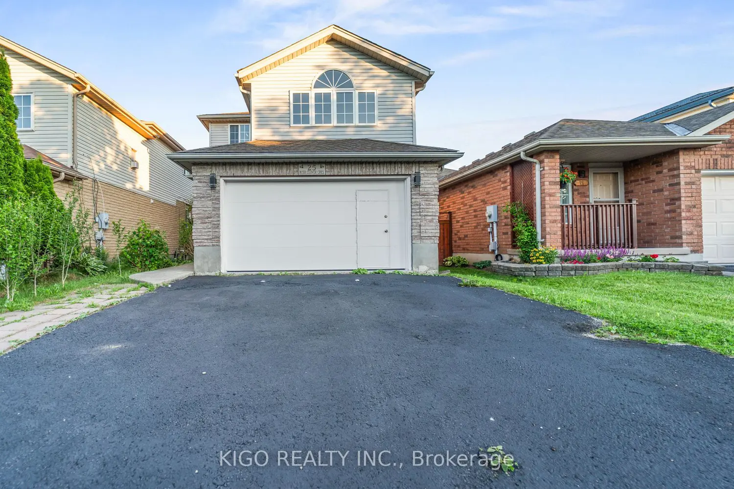 25 Bush Clover Crescent photo 2