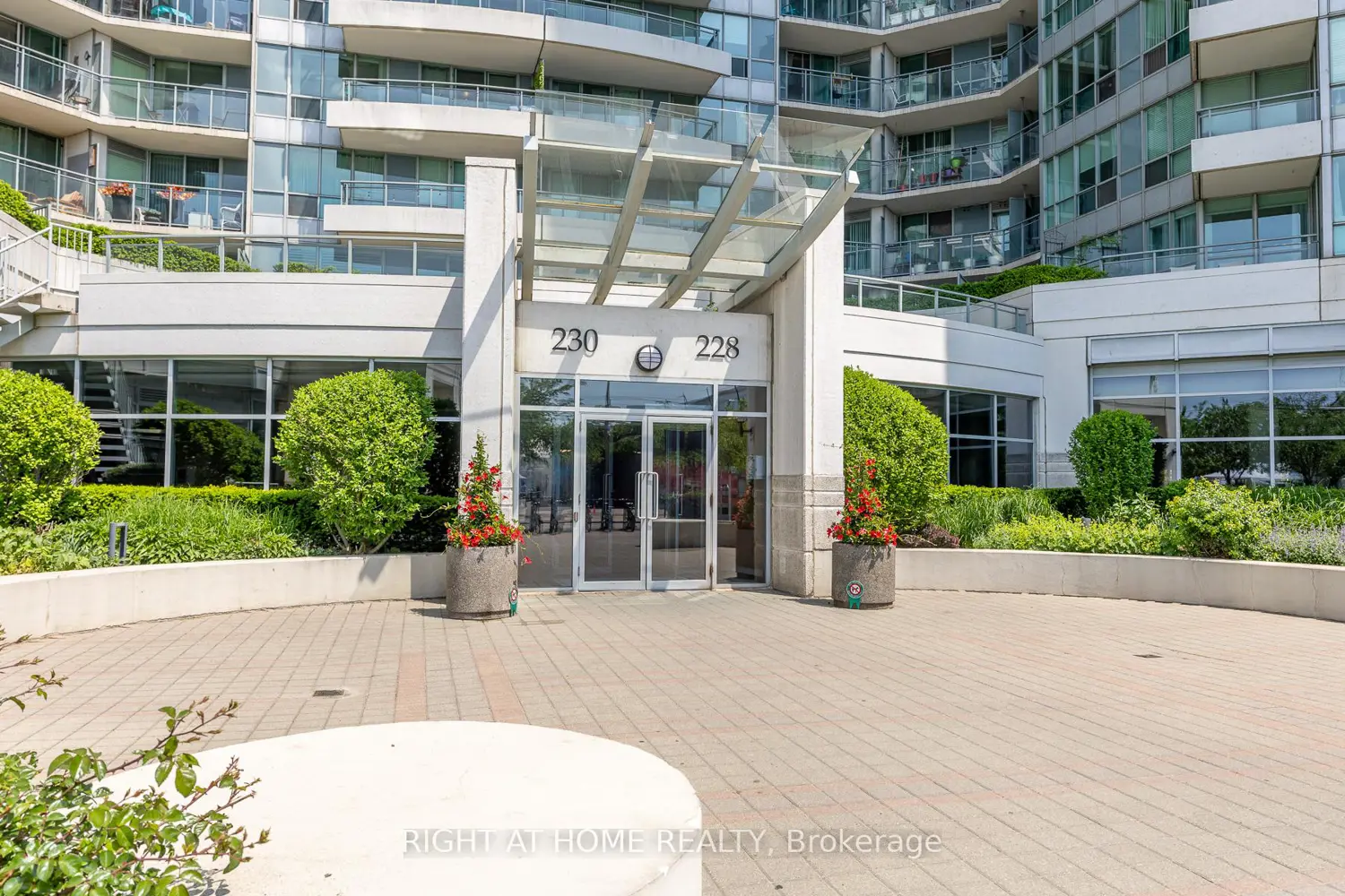 228 Queens Quay 2801 (Ph 1)