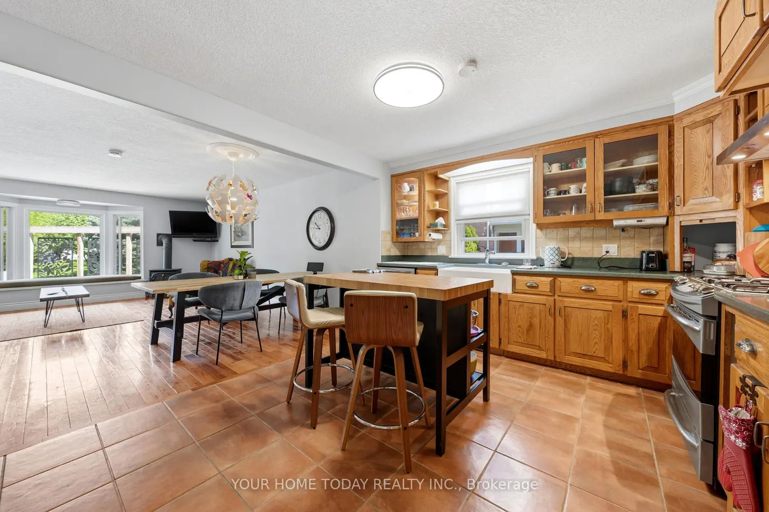 70 Maple Avenue photo 3