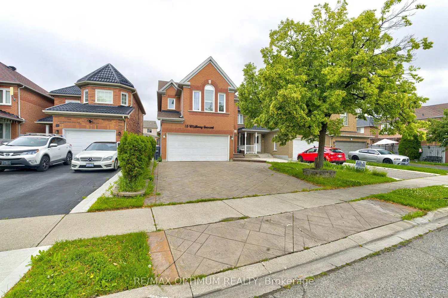 35 Wildberry Crescent photo 5