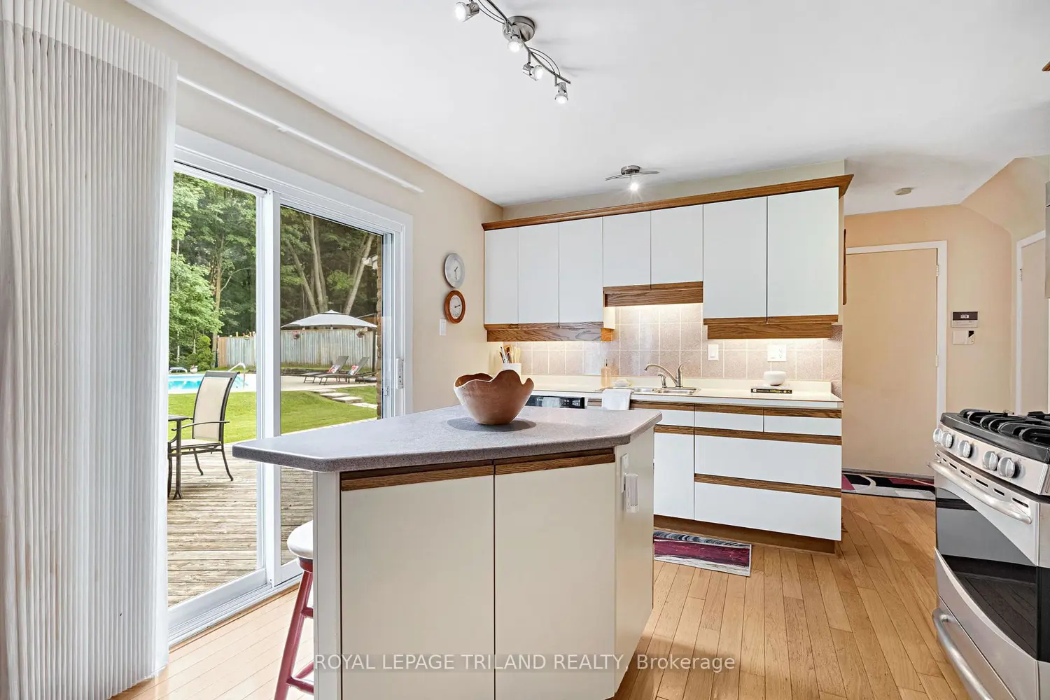 1028 Kingston Avenue photo 4