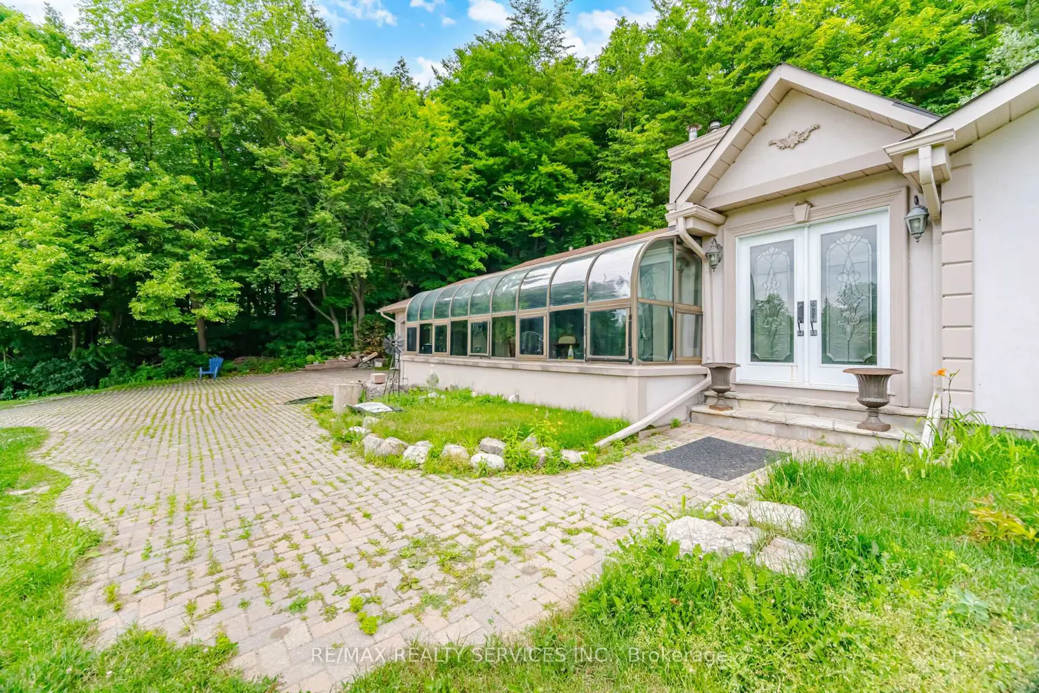 685 King Street photo 4