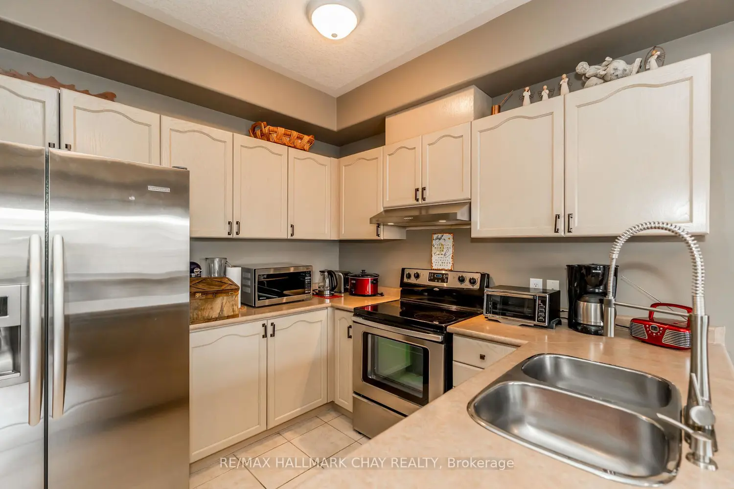 488 Yonge Street 9 photo 5