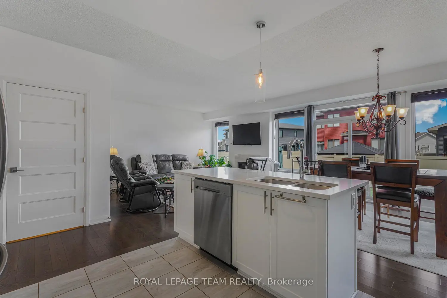 376 Sterling Avenue photo 5