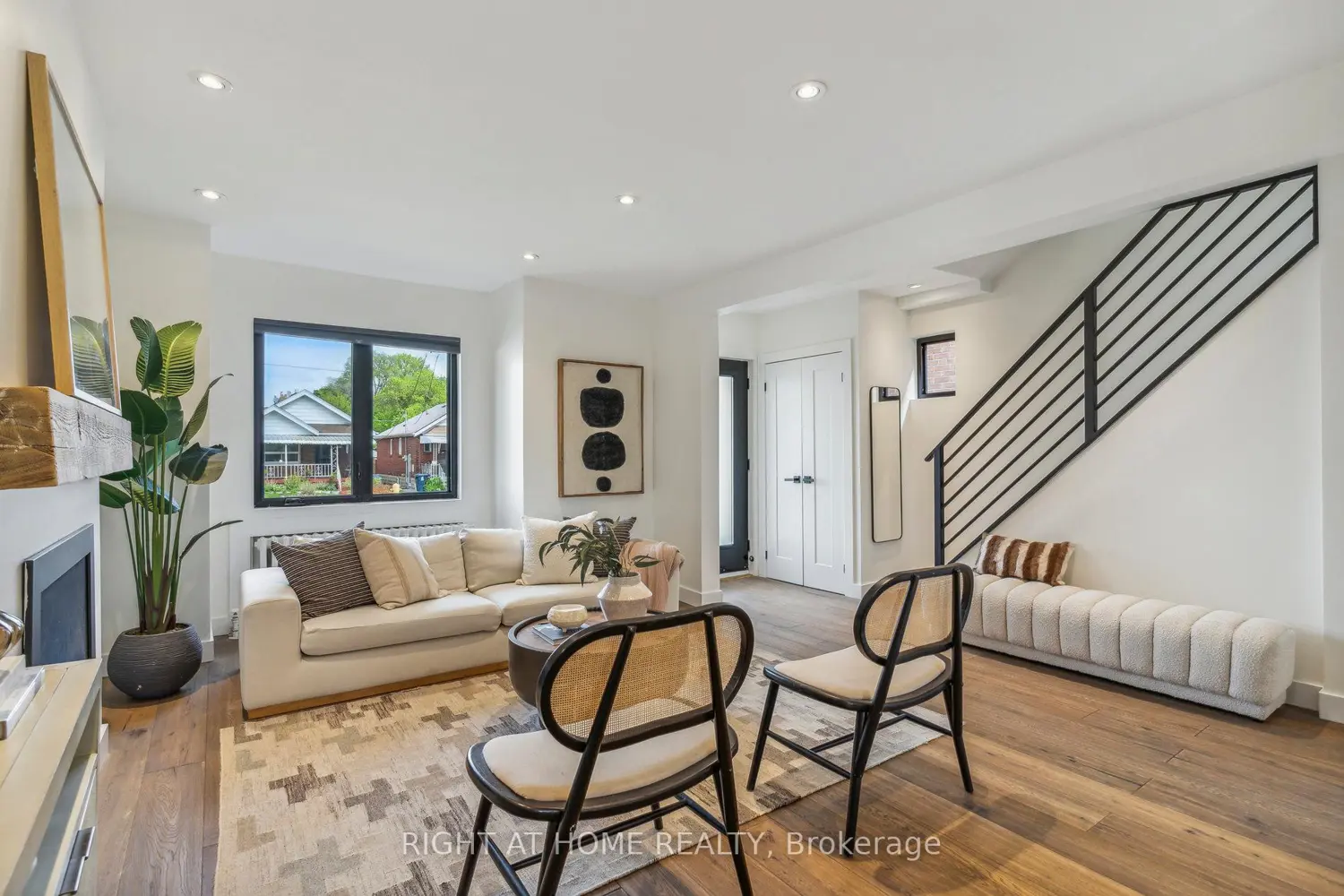 141 O'connor Drive photo 2
