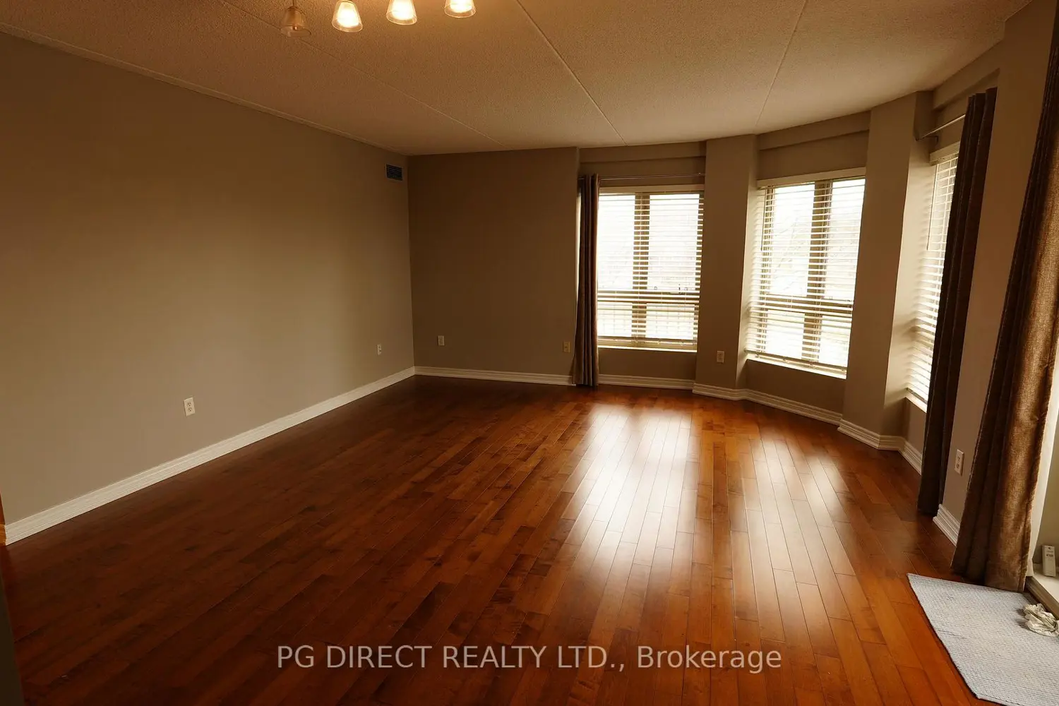 56 Kerman Avenue 105 photo 3