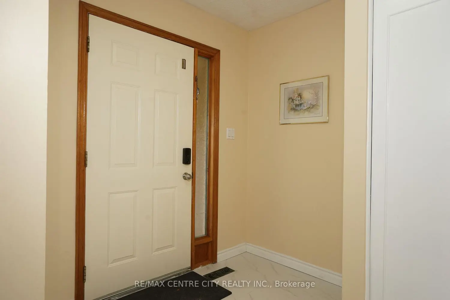 136 Concord Crescent photo 2