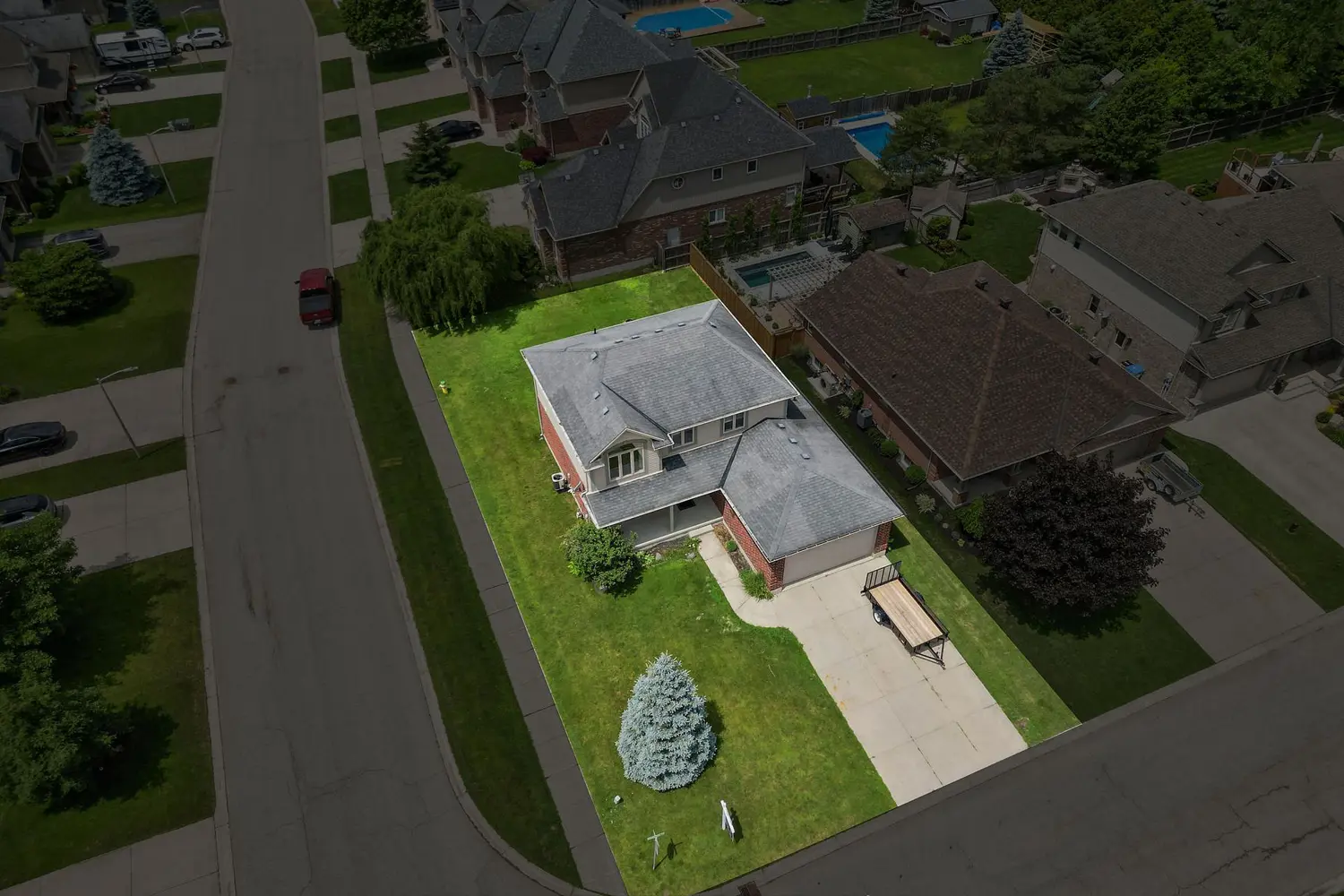 126 Radcliffe Crescent photo 2