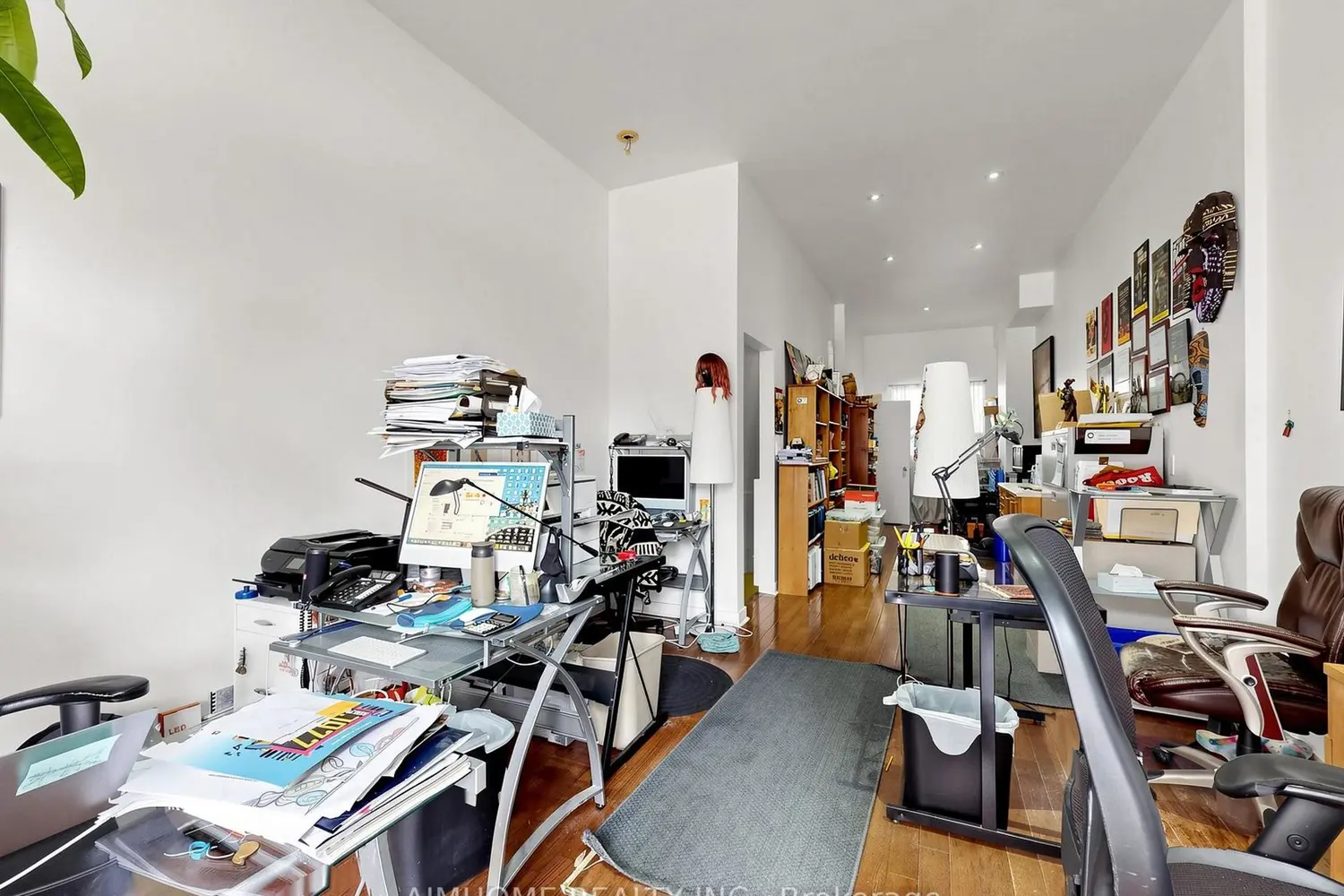 1089 Dundas Street photo 2