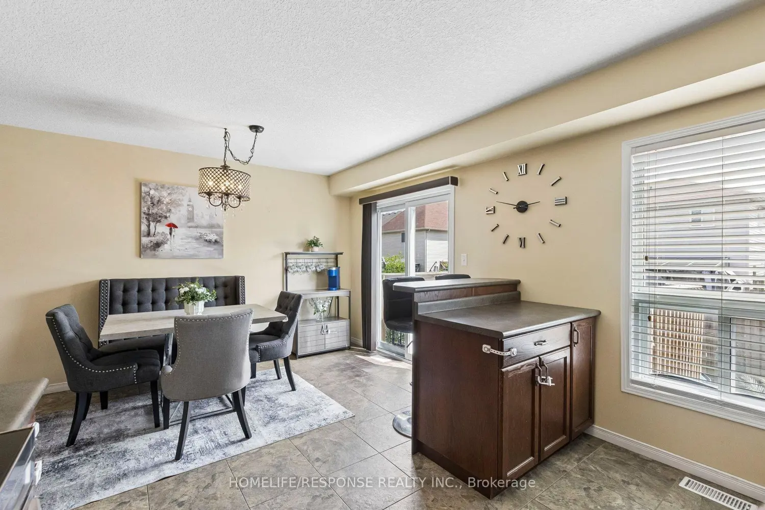 222 Sophia Crescent photo 4