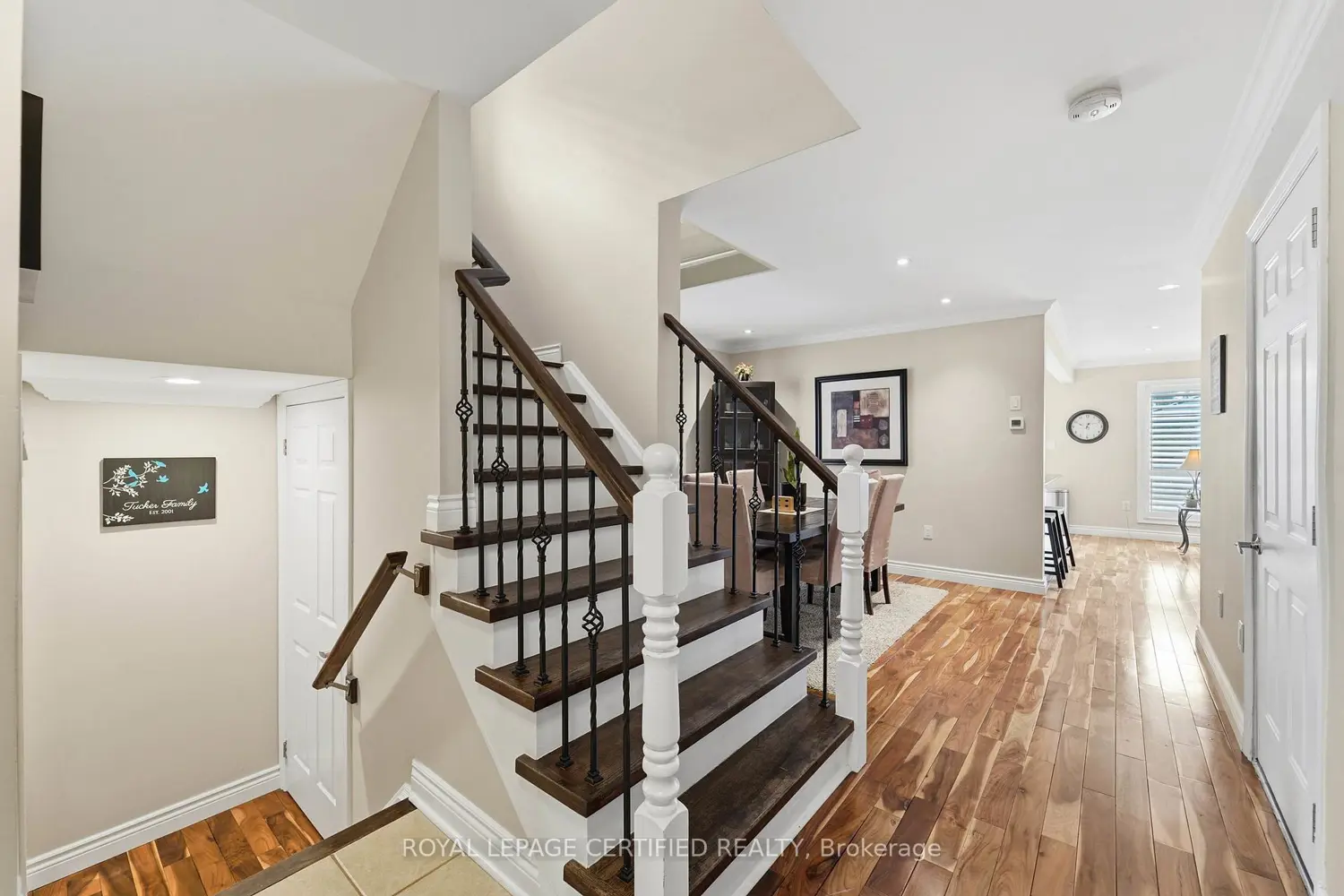 1149 Barr Crescent photo 5