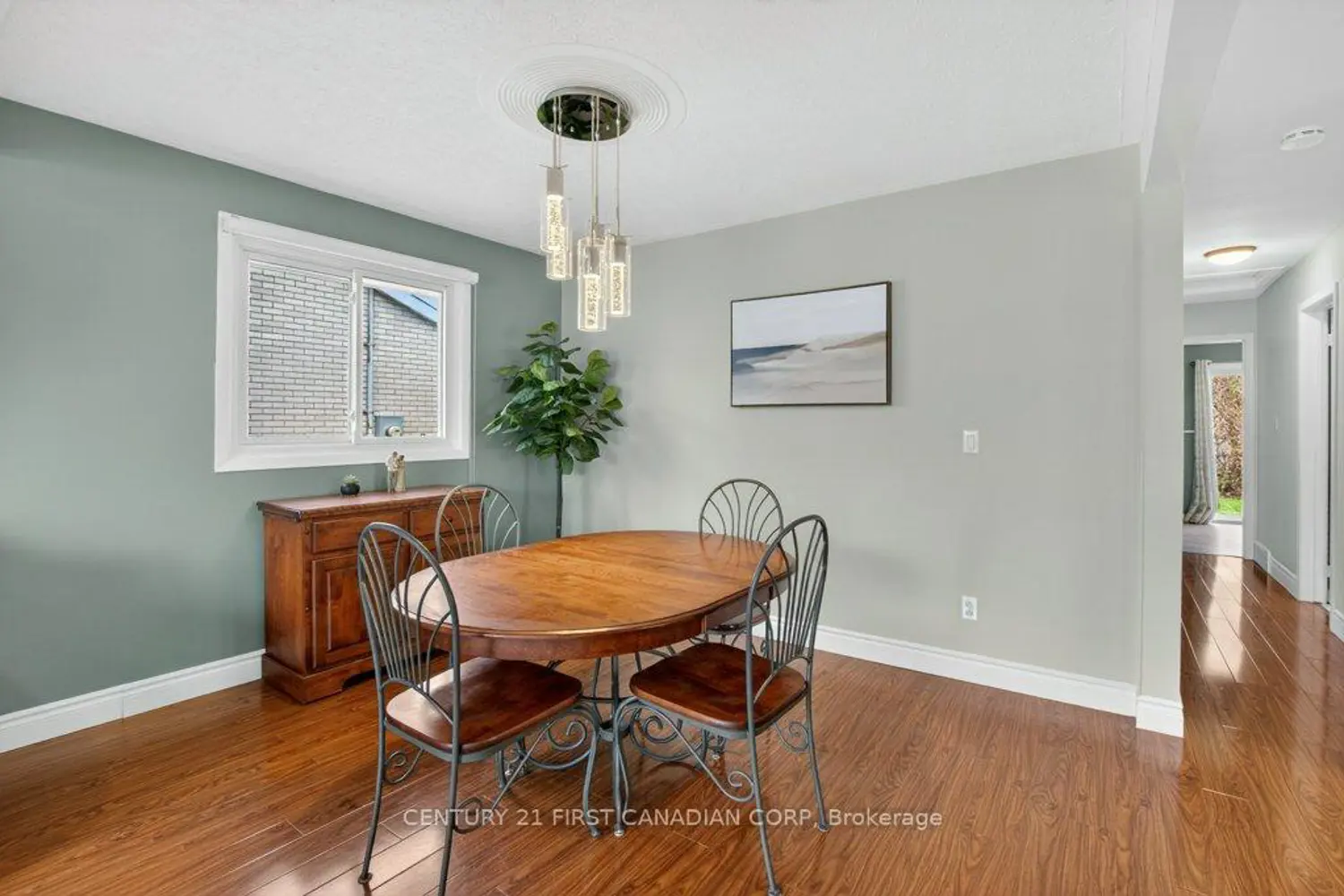 108 Lawrence Avenue photo 3