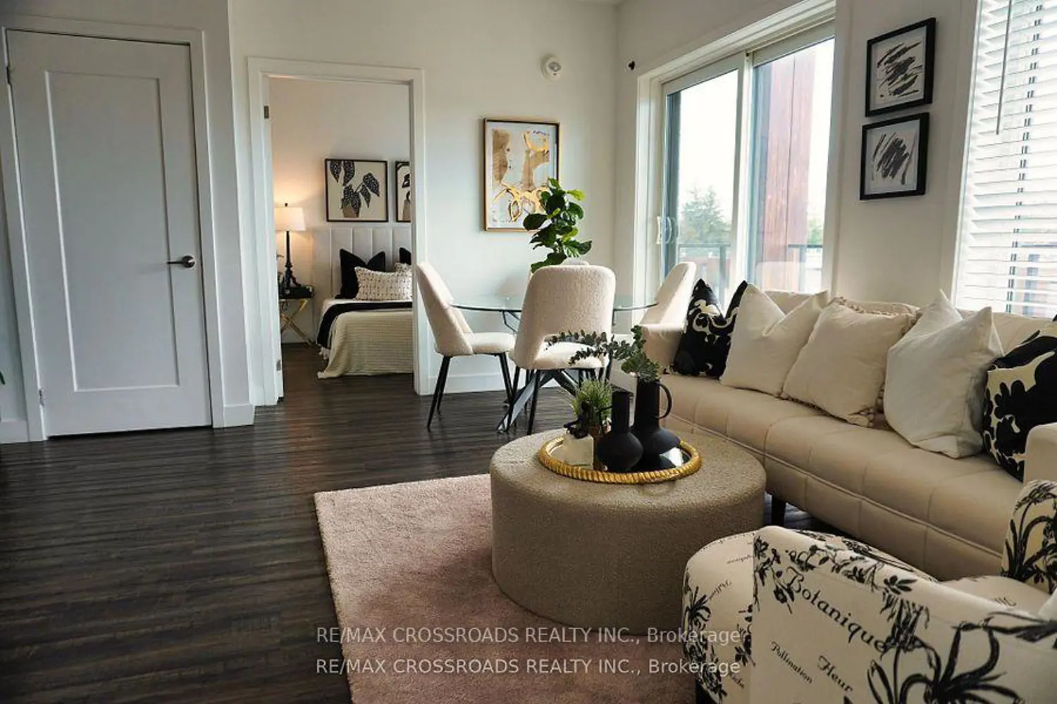 408 Dundas Street 308 photo 4