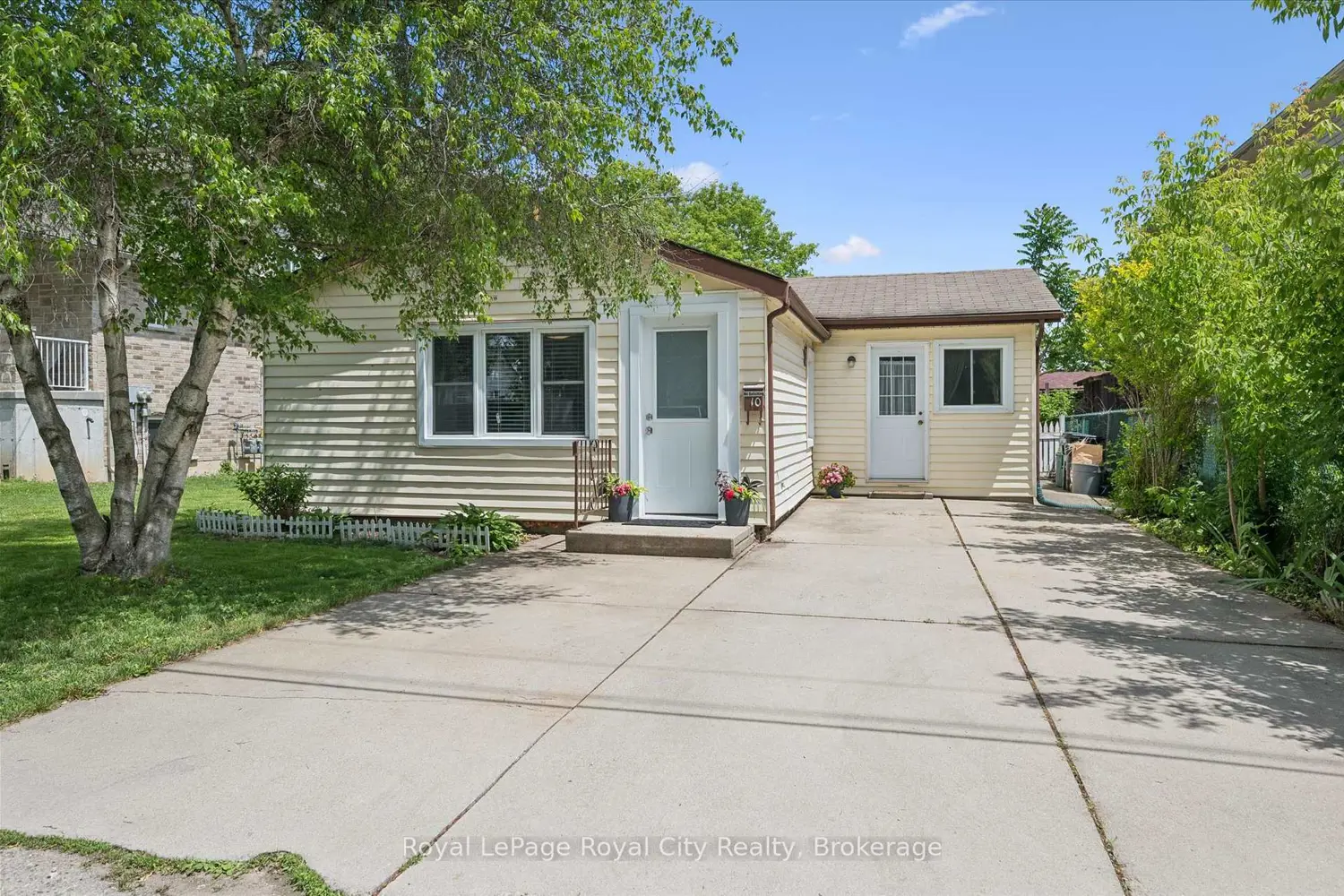 10 Macville Avenue photo 2