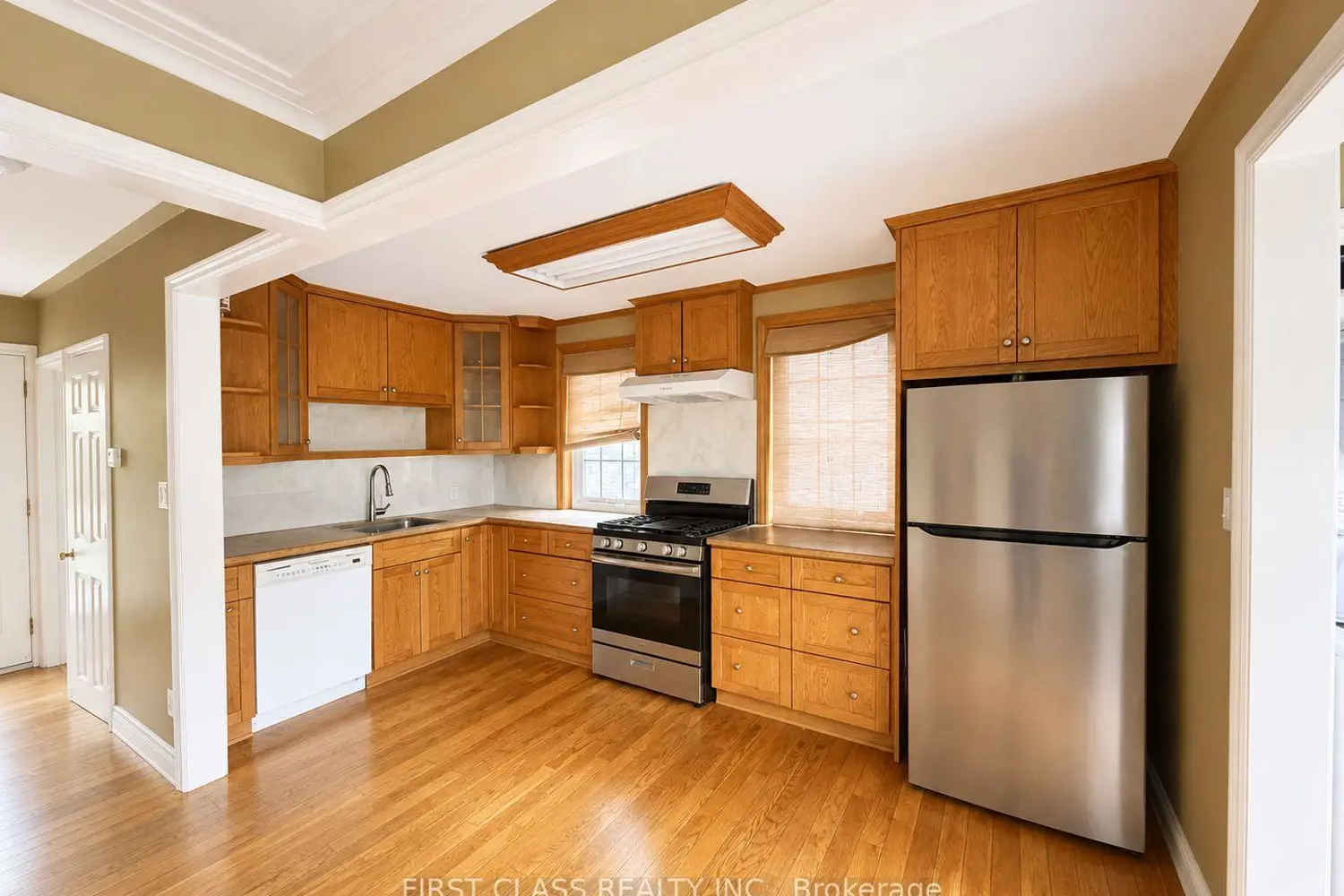 44 Scotia Avenue photo 3