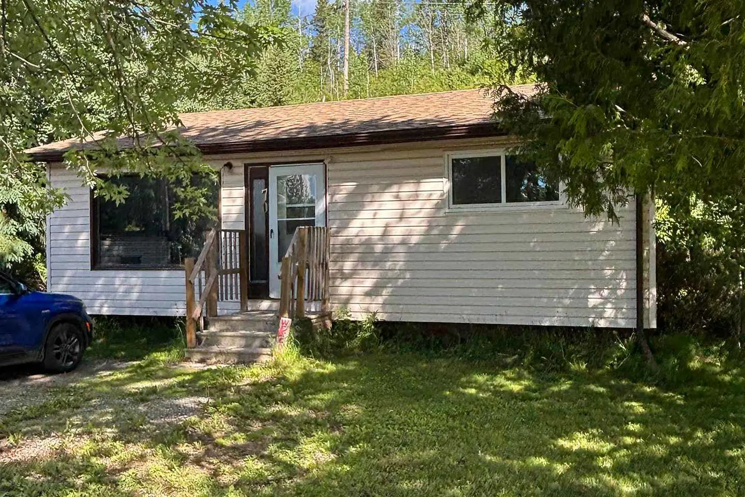 70 Maple Crescent photo 2