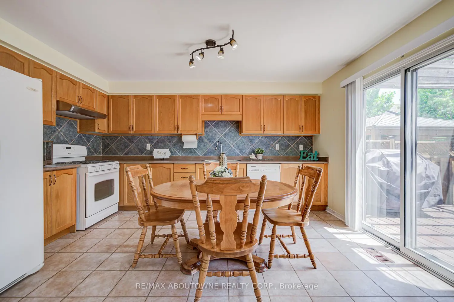 5128 Falconcrest Drive photo 3