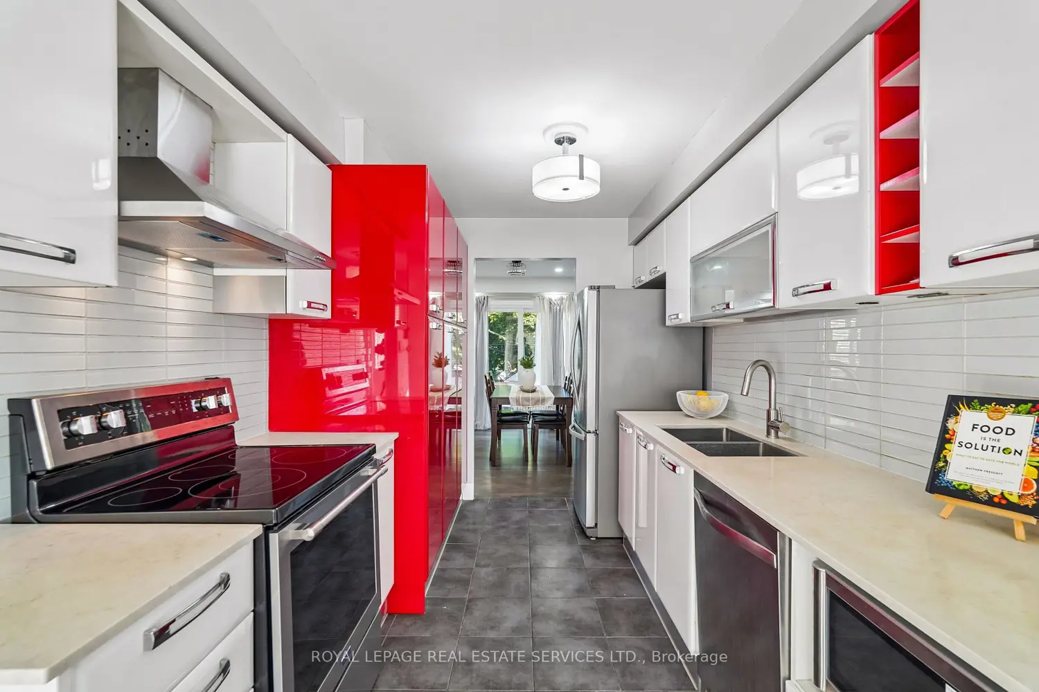 1142 Springbrook Crescent photo 5