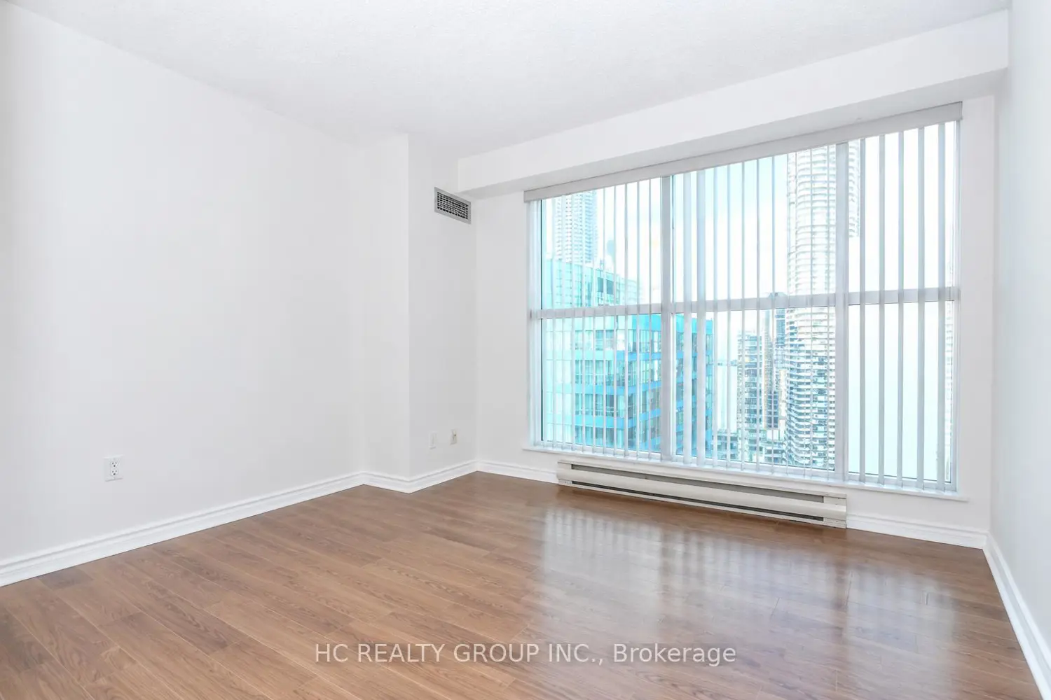 99 Harbour Square 3902 photo 2