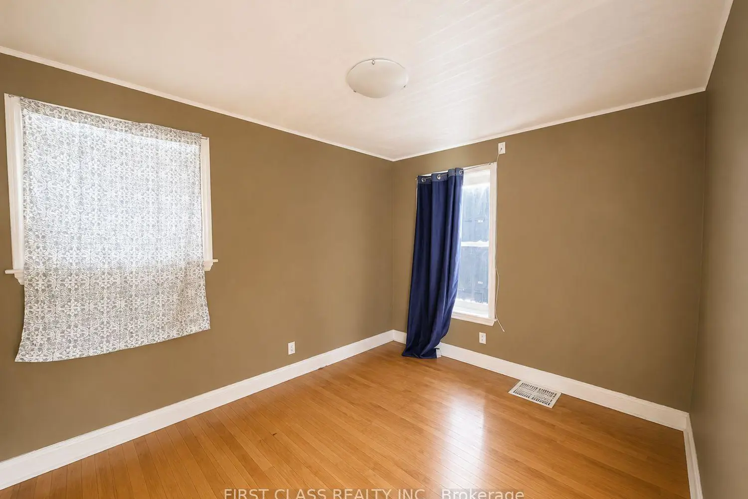 44 Scotia Avenue photo 4