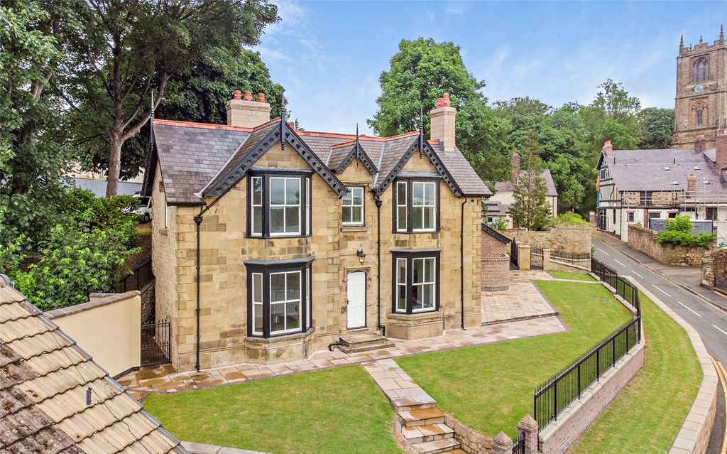 5 bed detached house for saleClayton Road, Mold, Flintshire CH7