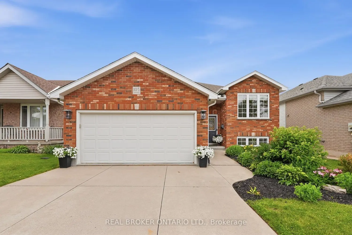 105 Harwood Road photo 2