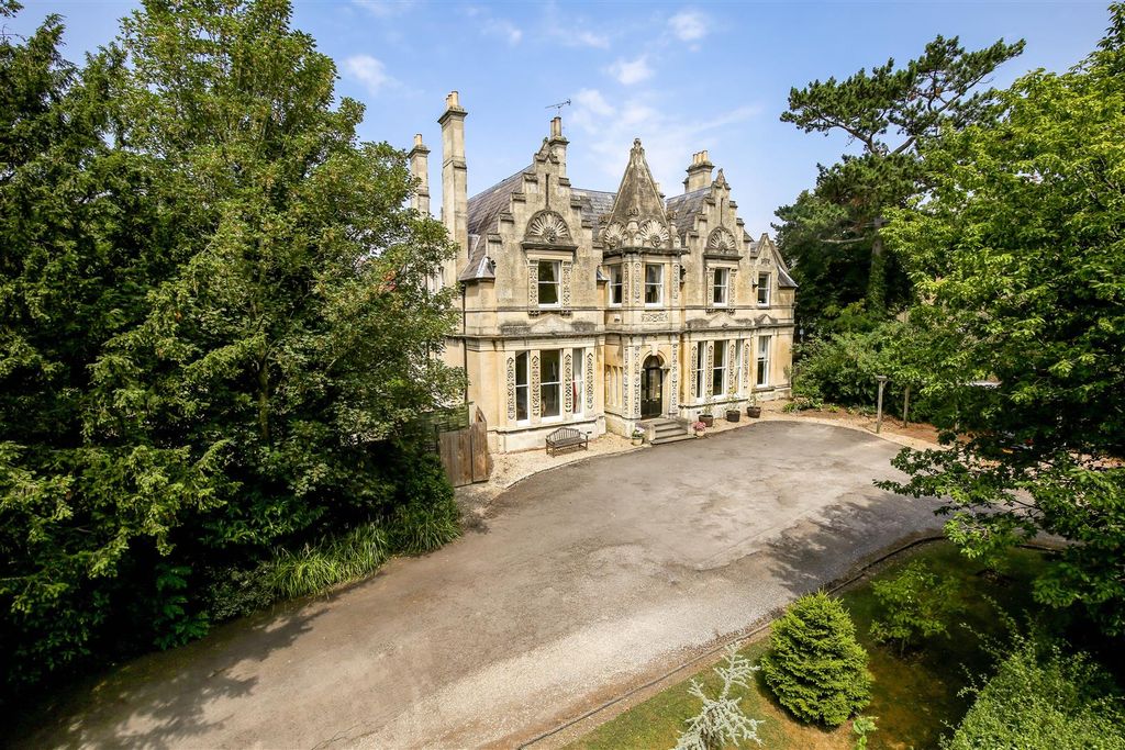 6 bed detached house for saleChristchurch Road, Cheltenham GL50
