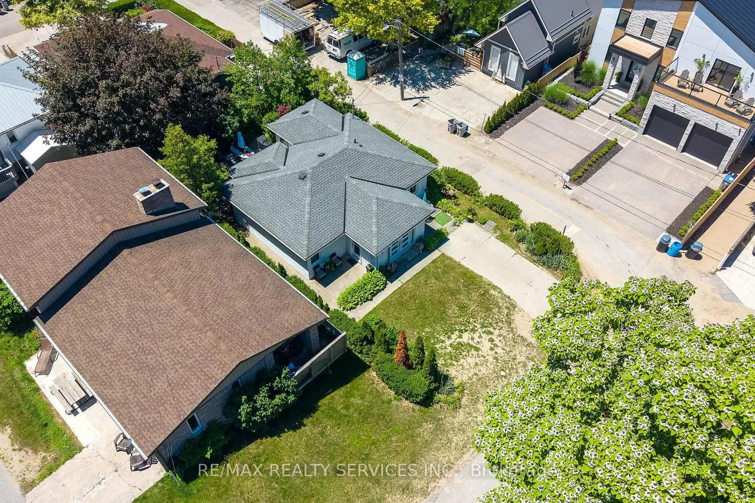 70 Oak Street photo 3