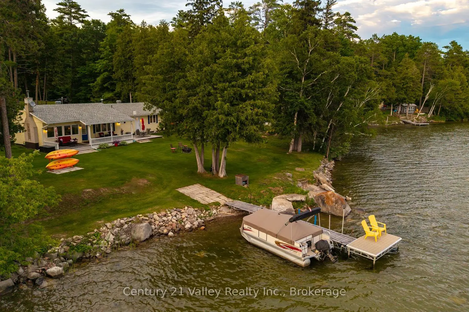 229 Holiday Lane photo 3