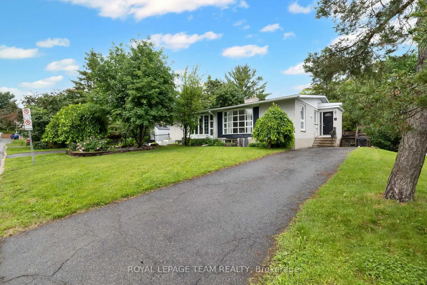 40 Woodmount Crescent photo 2