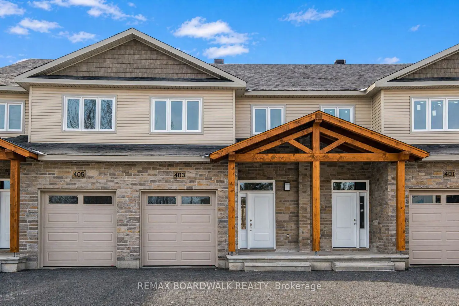 343 Voyageur Place