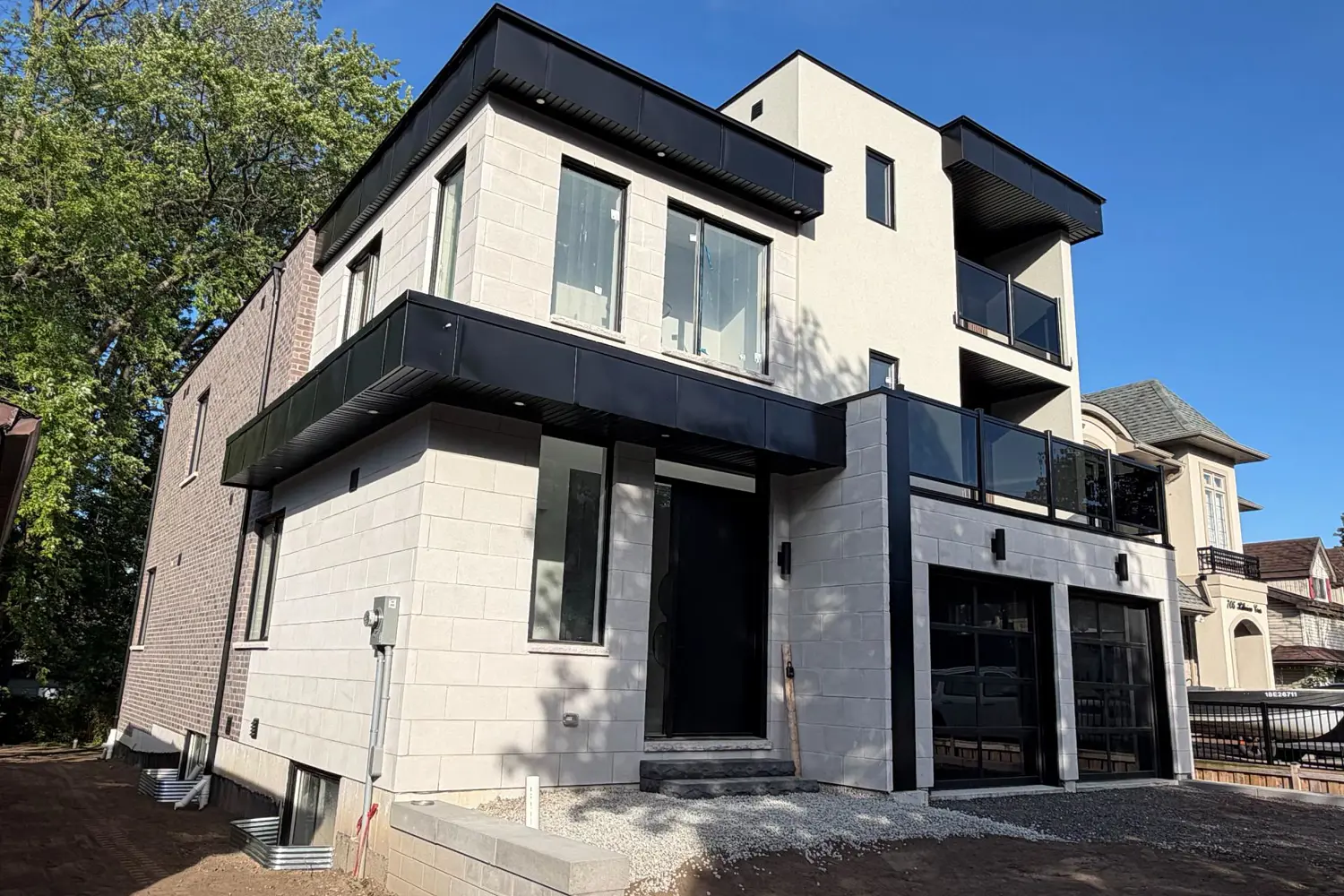711 Hillview Crescent