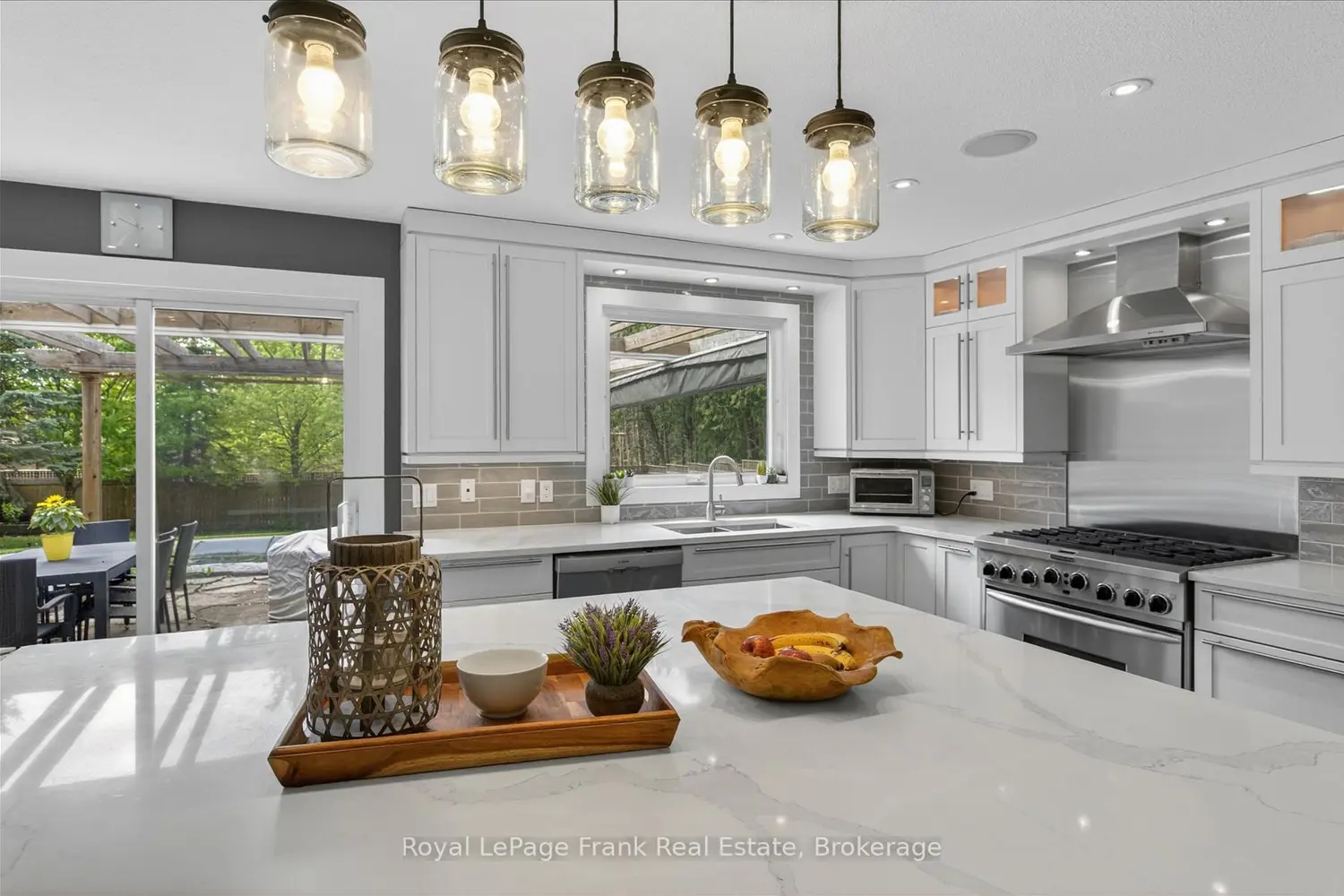 959 Weller Street photo 3