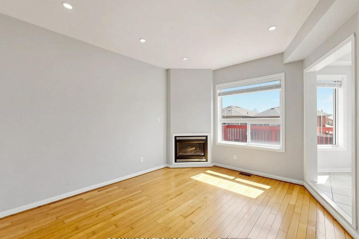 810 Stonehaven Avenue photo 3