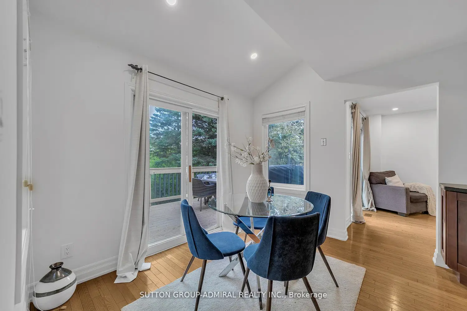 63 O'connor Crescent photo 5