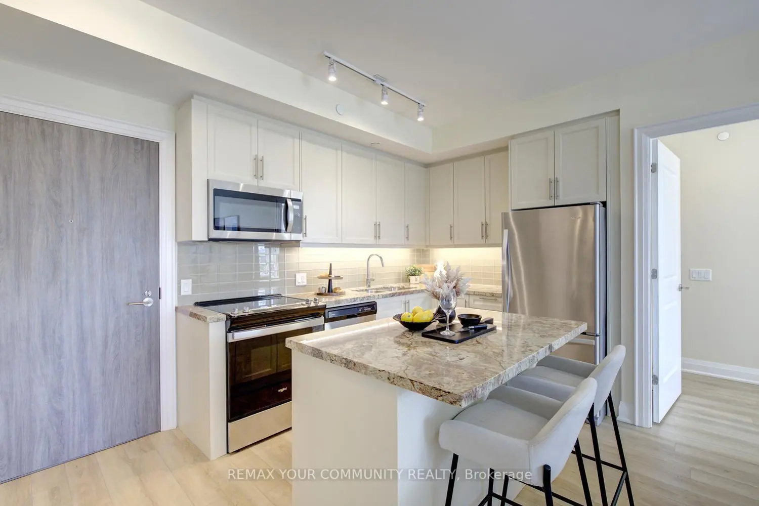 20 Gatineau Drive 406 photo 5