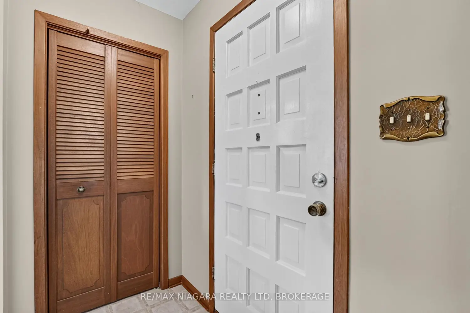5777 Sunnylea Crescent