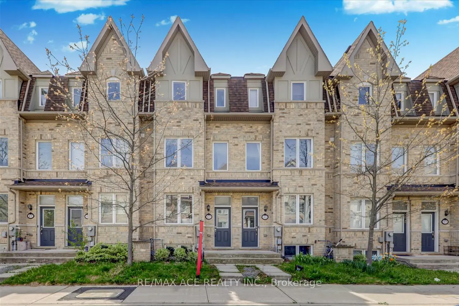 43 Kawneer Terrace