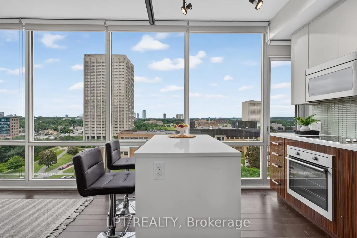 201 Parkdale Avenue 1004 photo 2