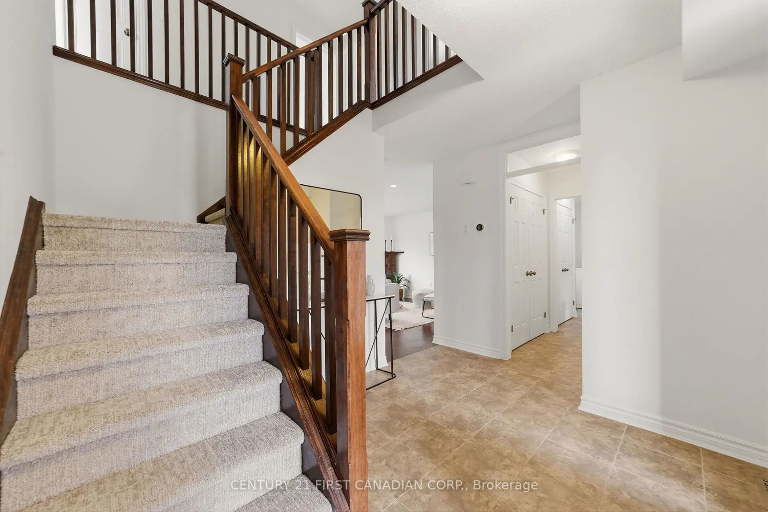 126 Radcliffe Crescent photo 4