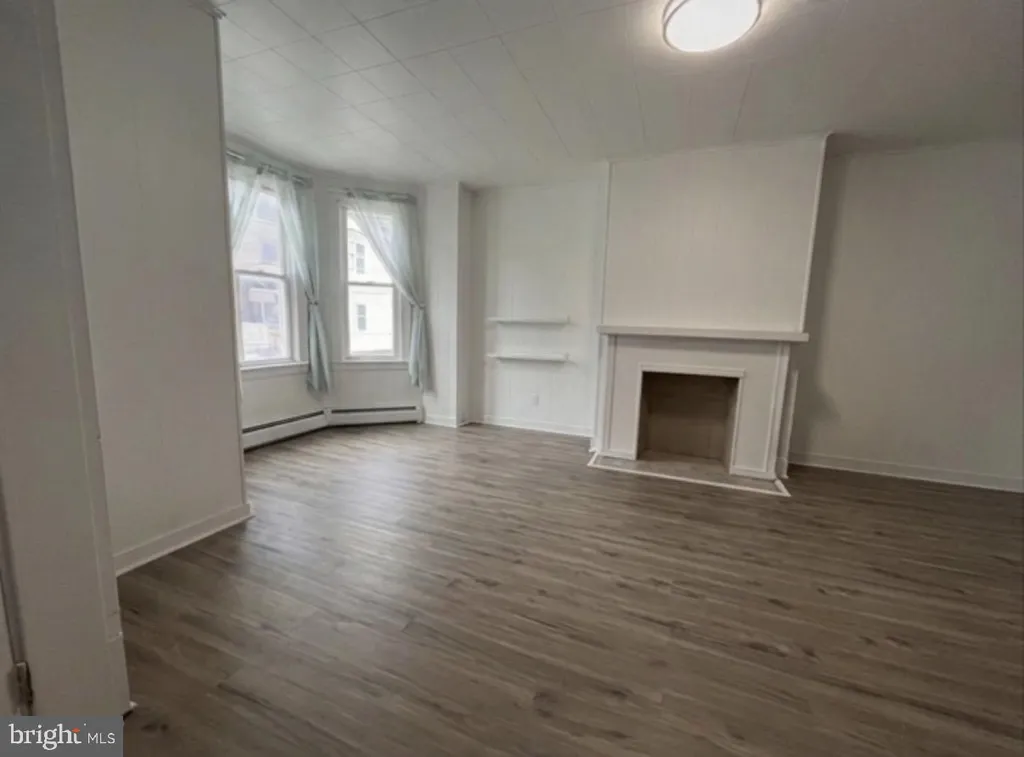 8 S Maple Avenue, Brunswick, MD 21716
