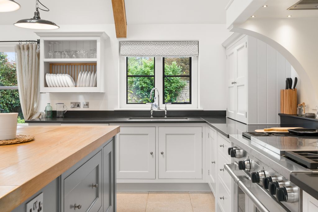 8 bed property for saleEvenlode, Evenlode, Gloucestershire GL56 photo 4