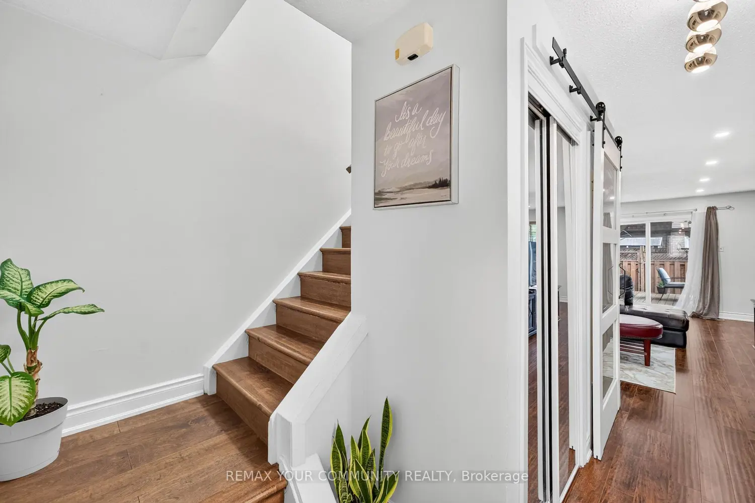93 Hansen Road 11 photo 4