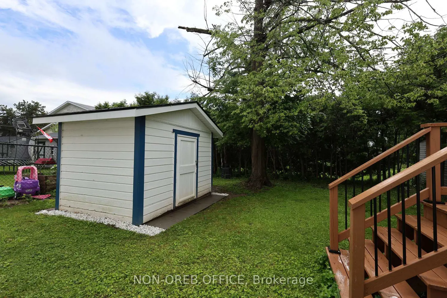 12 Downsview Crescent photo 4