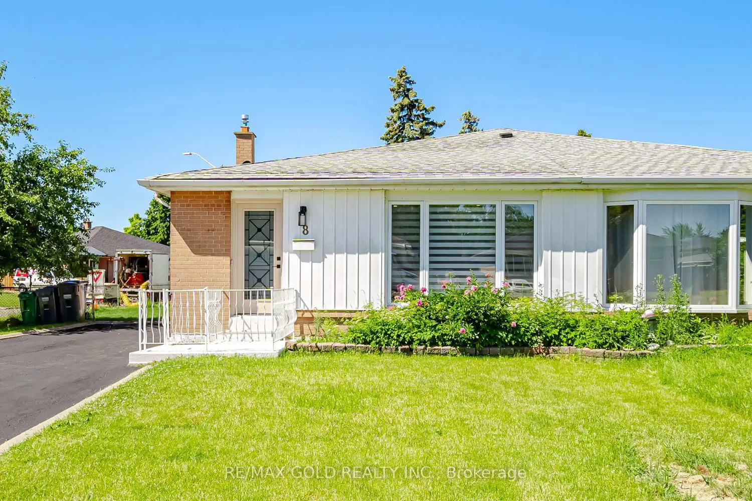 8 Athlone Avenue photo 2