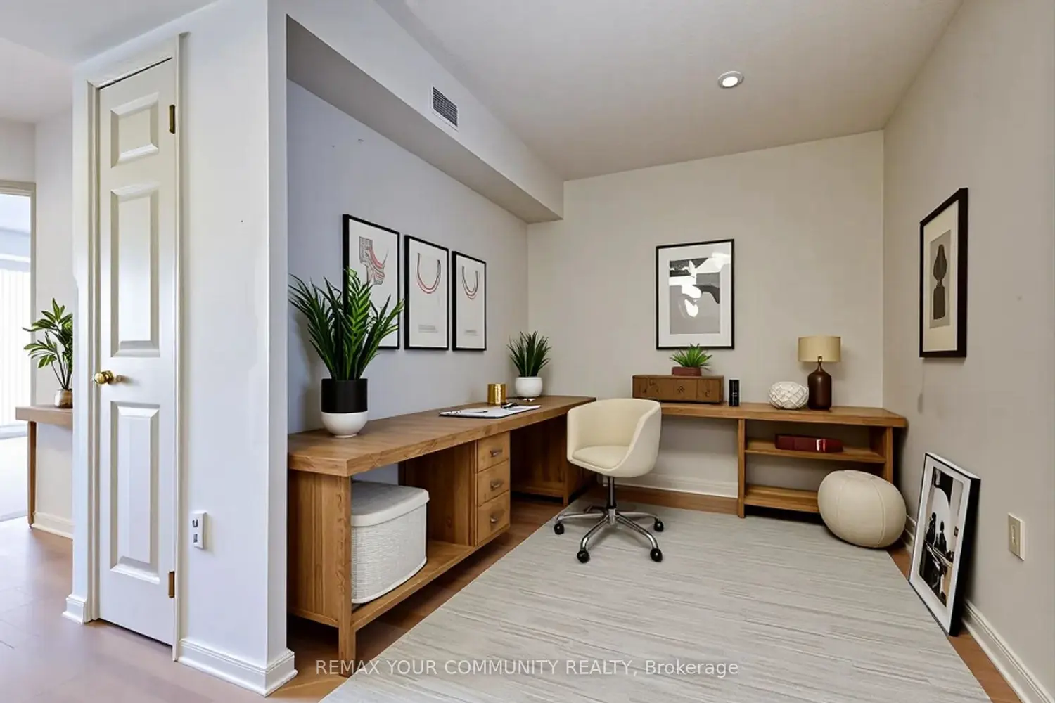 889 Bay Street 512 photo 4