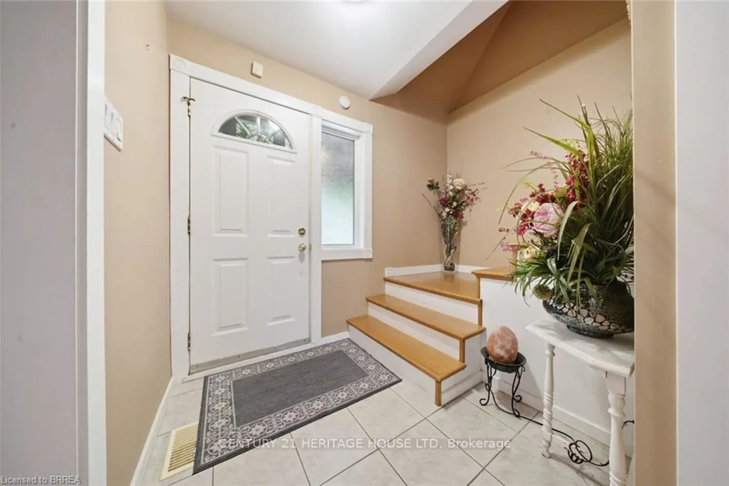 106 Memorial Drive photo 2